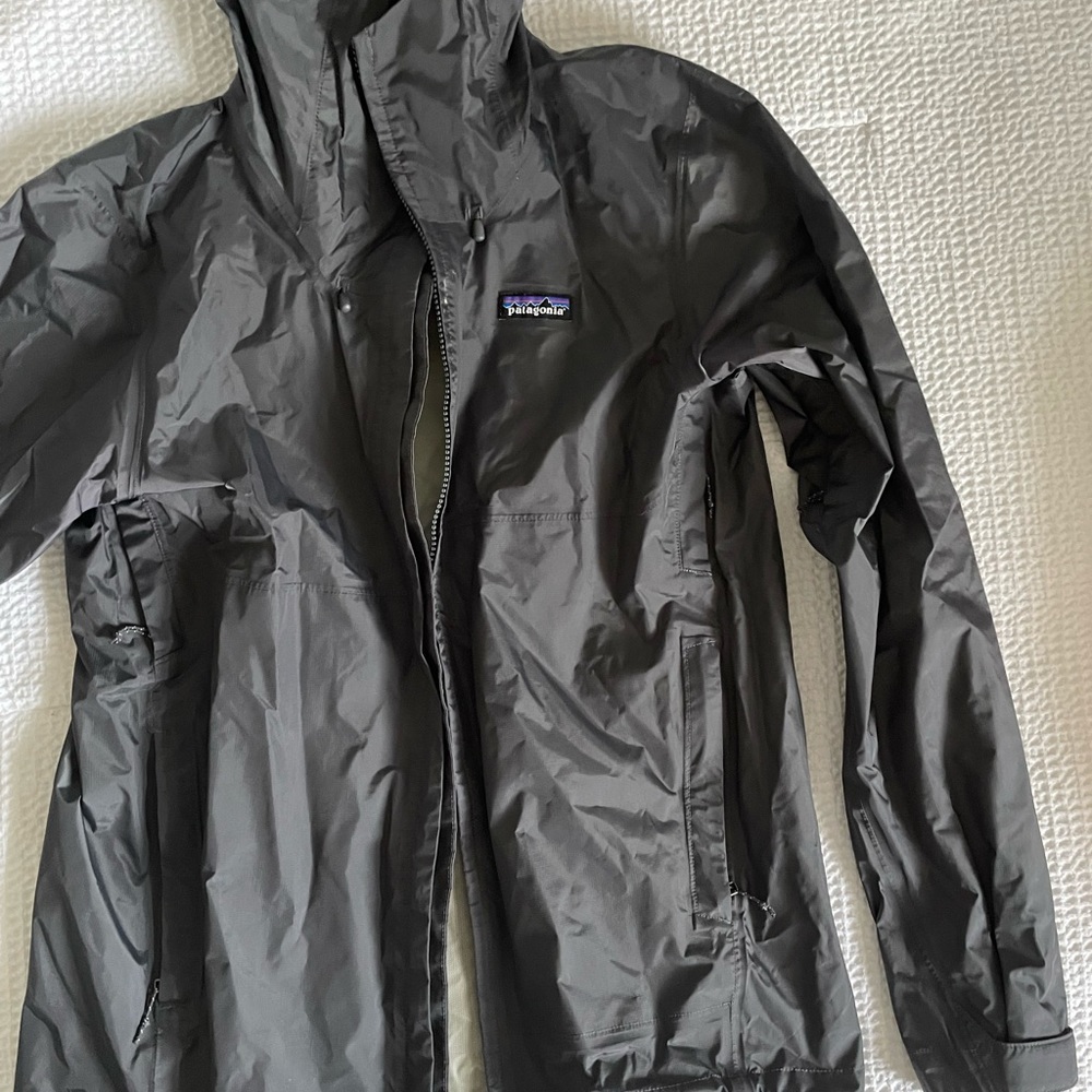 Worn Patagonia rain coat!!  (Mens small)
